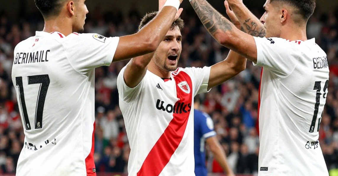 Barcelona bước vào tuần PSG - Clásico với năm hậu vệ lành lặn: hệ thống của Flick không có số lùi