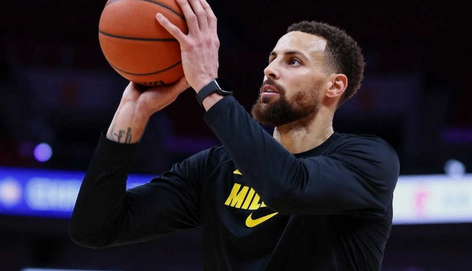 Justin Robinson và pha dứt điểm ở giây thứ 1,6: Barça thoát hiểm trước Maccabi giữa chuỗi sân nhà chật vật